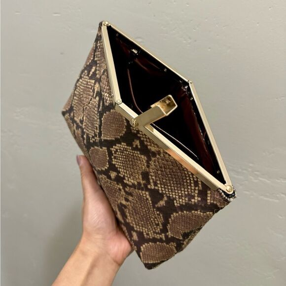 Handmade Genuine Embossed Leather, Articulated Metal Frame Clutch/Crossbody - Picture 13 of 14